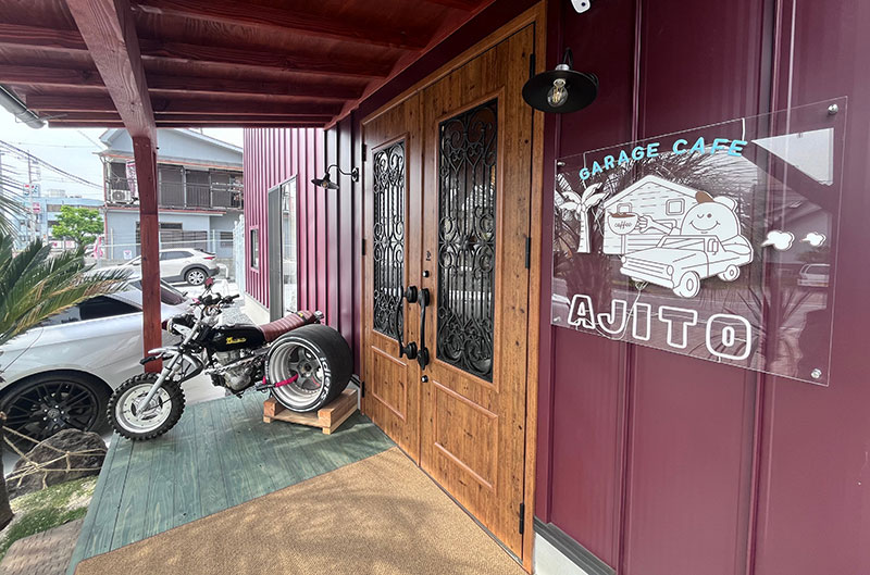 Garage Cafe Ajito Interior